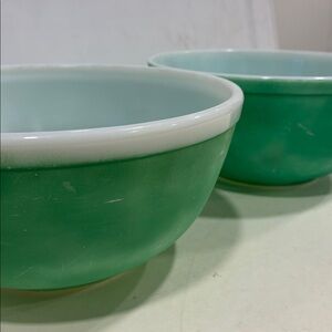 Pyrex Green/ White Bowl Big Green and White Vintage Pyrex Bowl shown on left